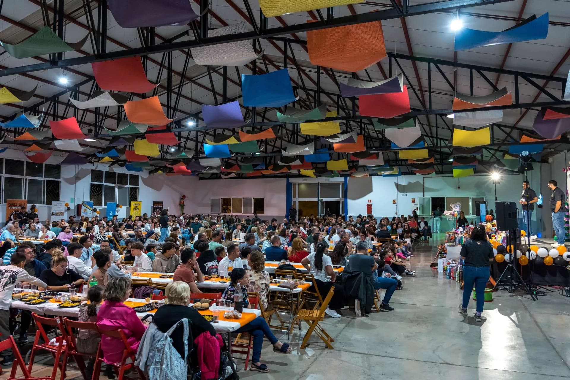 UNA NOCHE PARA RECORDAR, CENA EN FAMILIA SURESANTA 2025