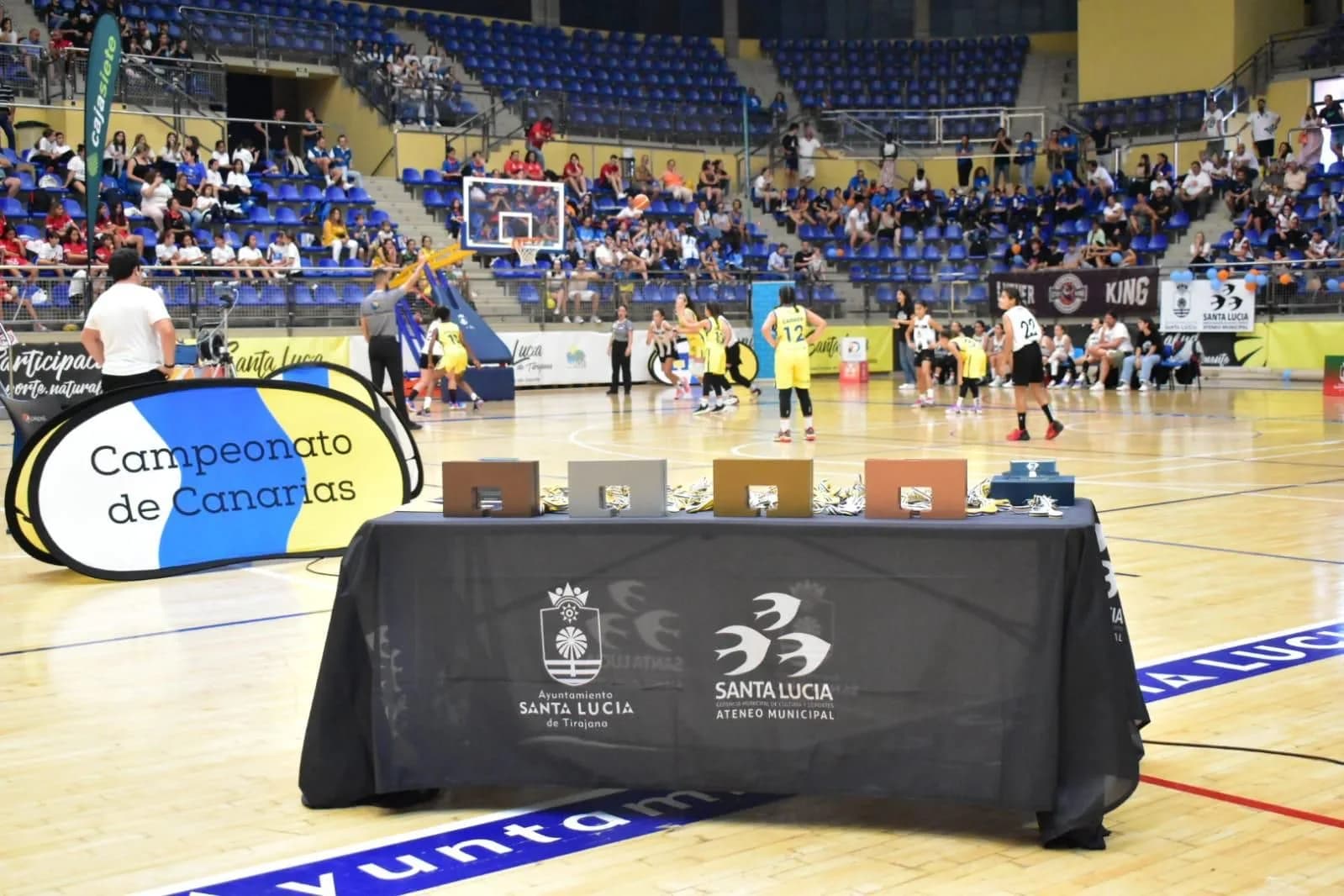 EL BALONCESTO FEMENINO TRIUNFA EN SANTA LUCÍA DE TIRAJANA
